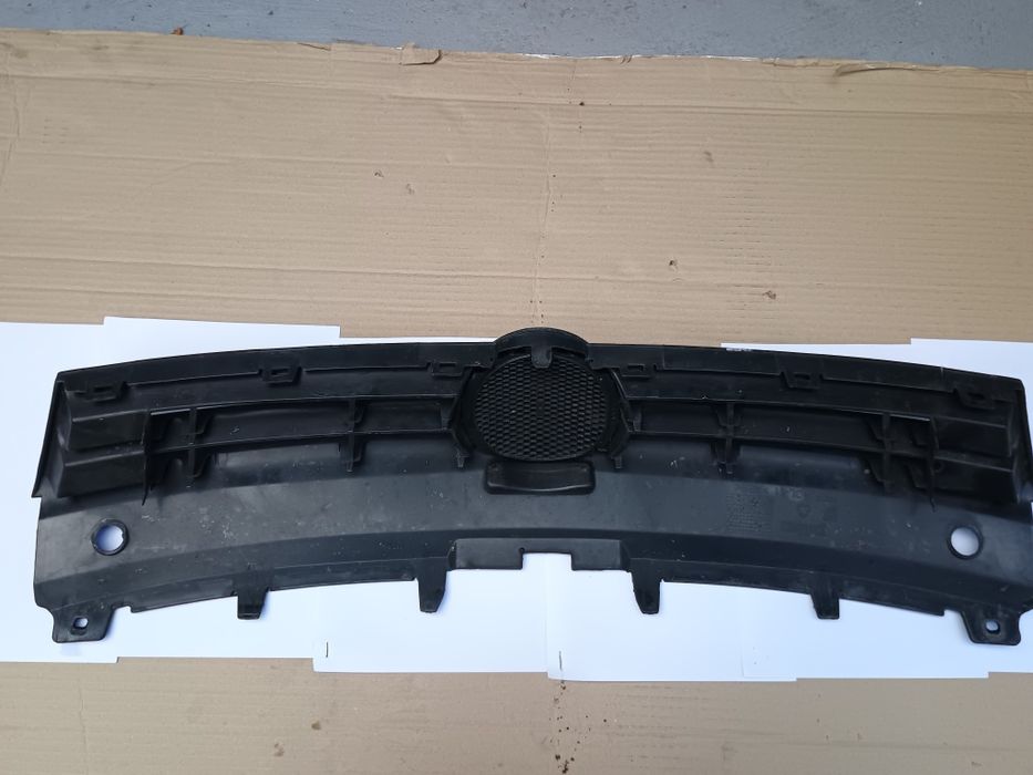 Grila fata sus și jos Polo 6R