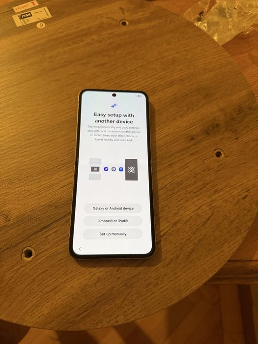 Samsung Galaxy Z Flip 6 – Stare bună, funcționează impecabil