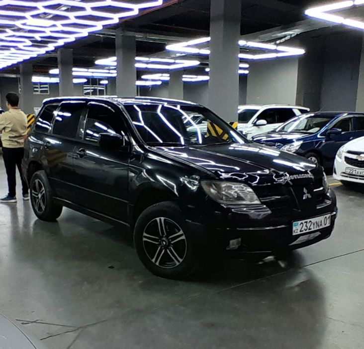 Продам оутлендер 2.4  газ бензин автомат