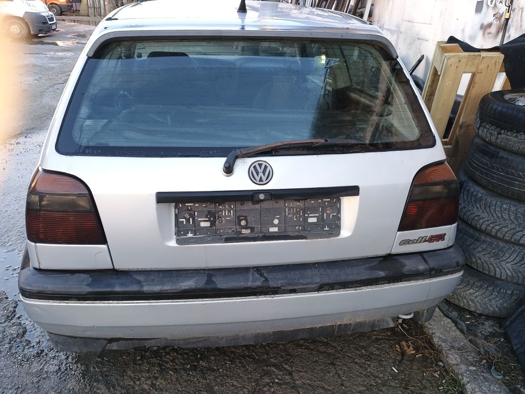 Голф 3 ГТИ 115к.с. на части