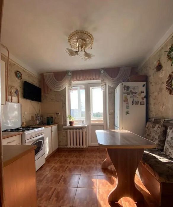 3х комнатная ЛЕНИНГРАДКА 19 мкр,КШГ,с мебелью и техникой