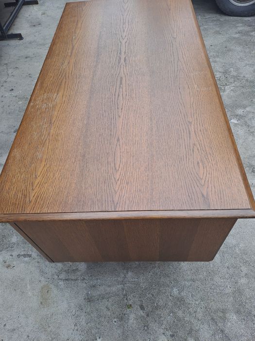 Vând birou din lemn