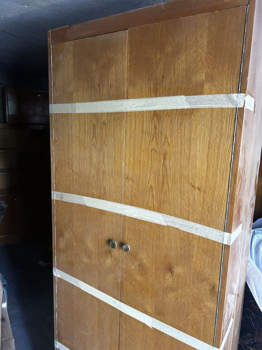 Masa rosie Bonanza si 6 scaun/ biblioteca + dulapuri haine / 2 birouri