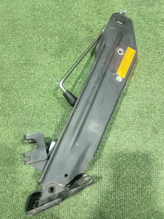 Продам Оригинальный домкрат AUDI Q7 кузов 4LB