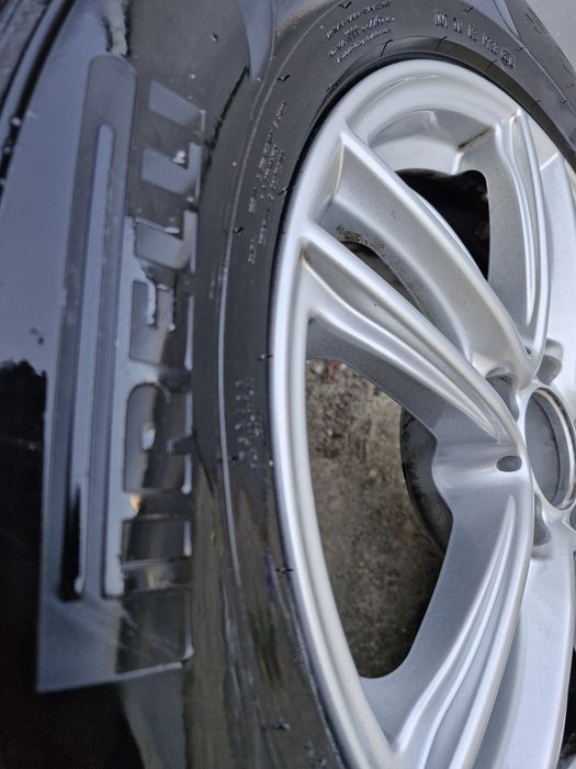 Vând Jante Mercedes 235/60/18 originale cu cauciucuri Iarna