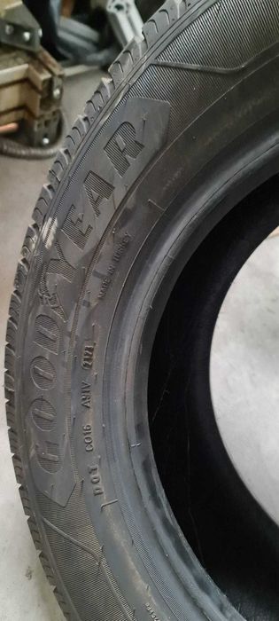 Roti vara GOODYEAR 215/65 R15C  duba Ford