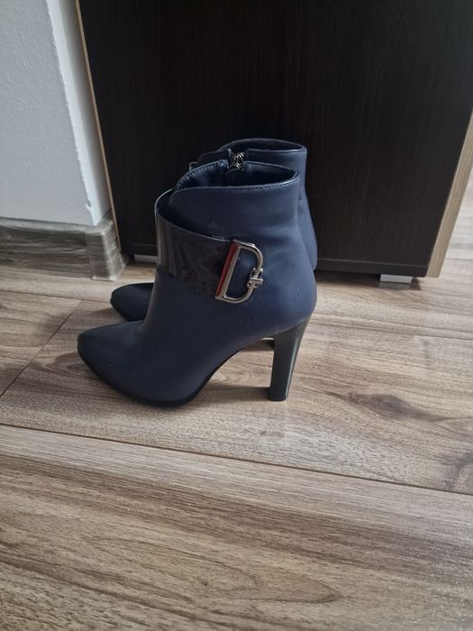 Cizme cu toc îmblănite