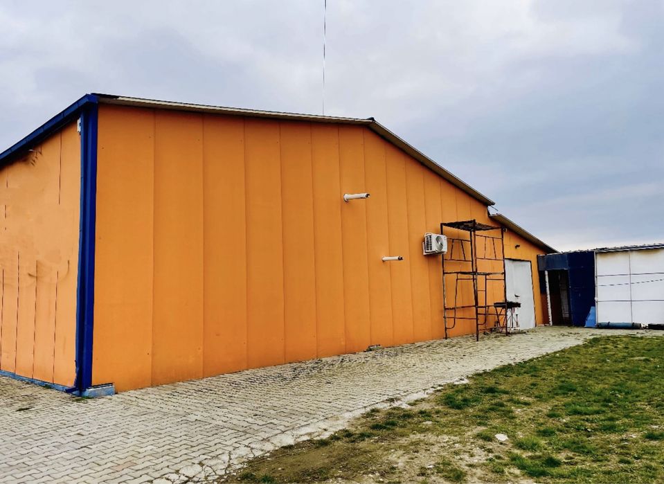 Spatiu comercial (hala) de inchiriat 875mp , intrare principala ONESTI