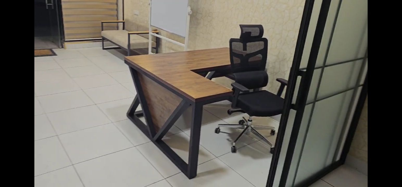 Продам уголок для офиса хай-тек