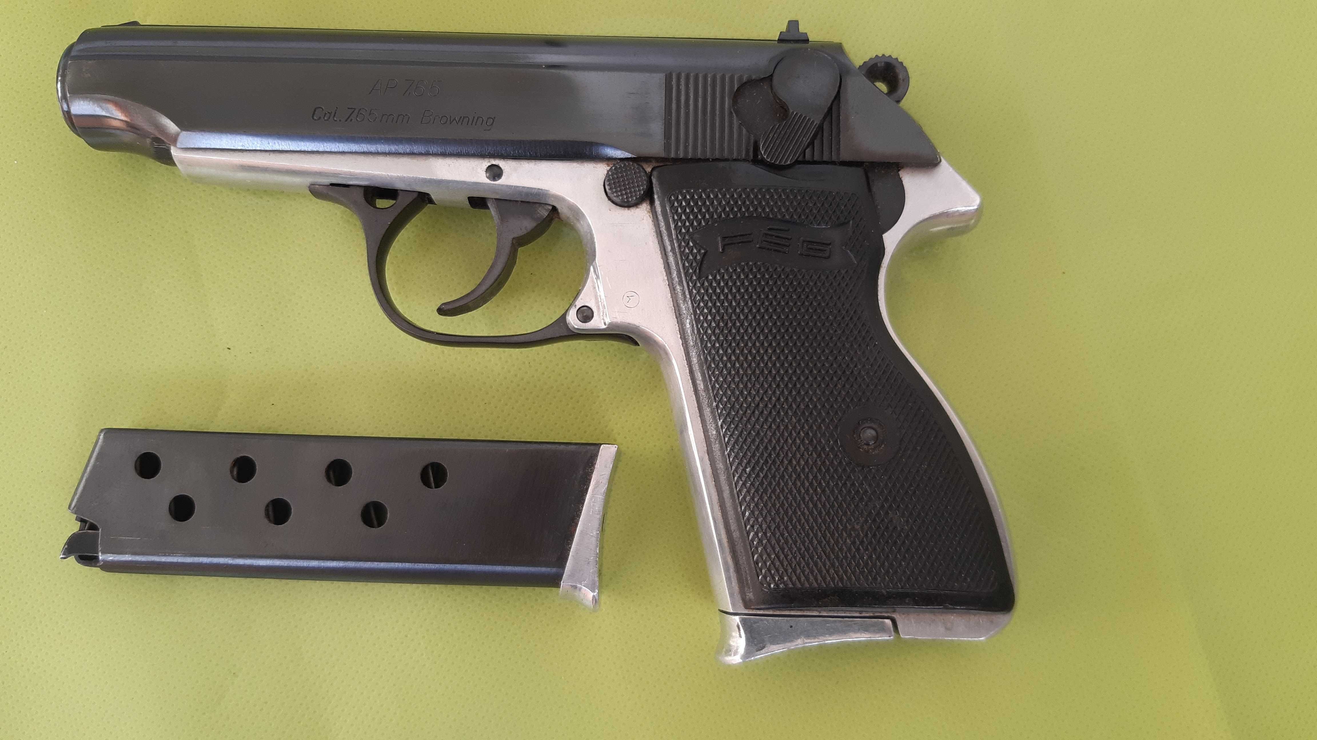 Продавам пистолет AP кал.7,65 мм (.32 Browning)