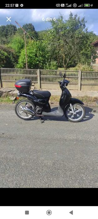 Piaggio scarabeo 49 cm cubi 1800 RON arată foarte bine