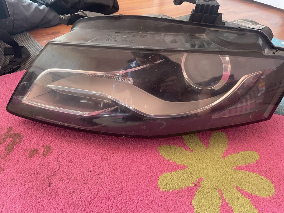 Vând far audi a4 b8 bi xenon