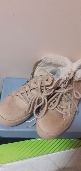 Дамски боти три вида бежеви велурени черни кожени и черни и сиви 36 но