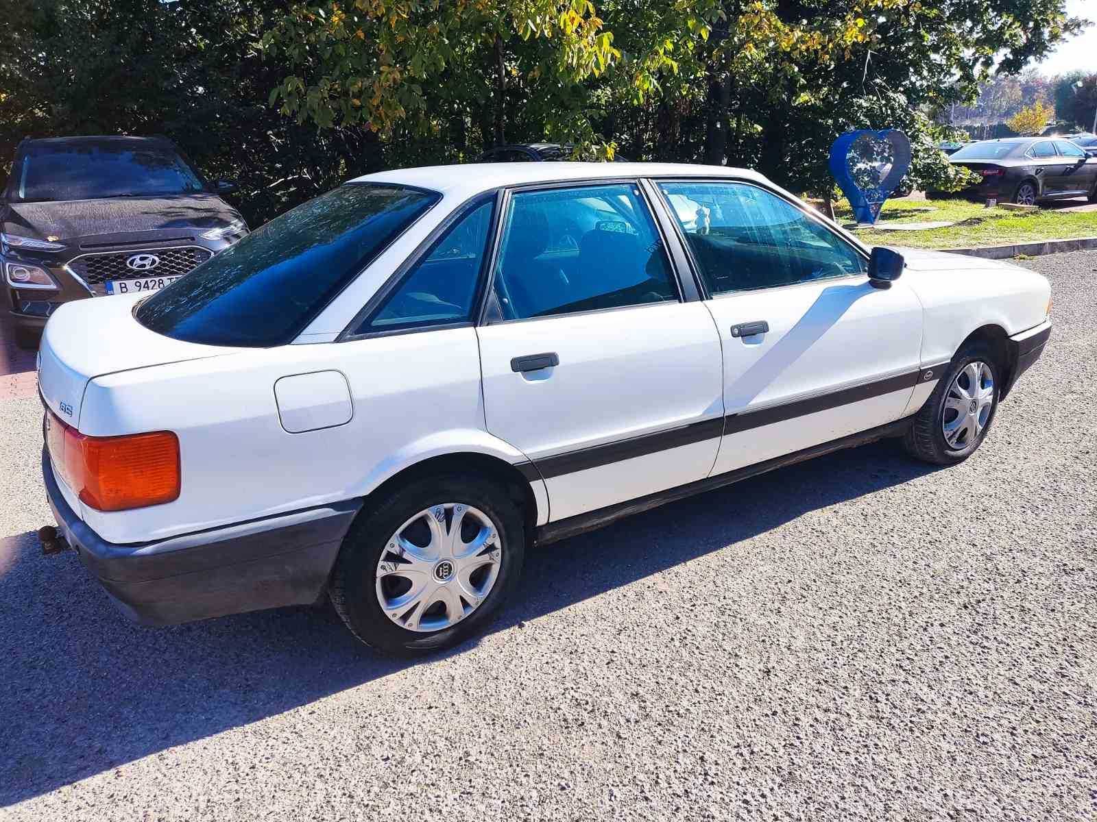 Лек автомобил AUDI 80 (яйце)