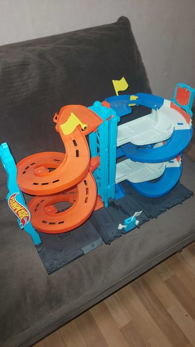 Писта Хот Уилс състезание