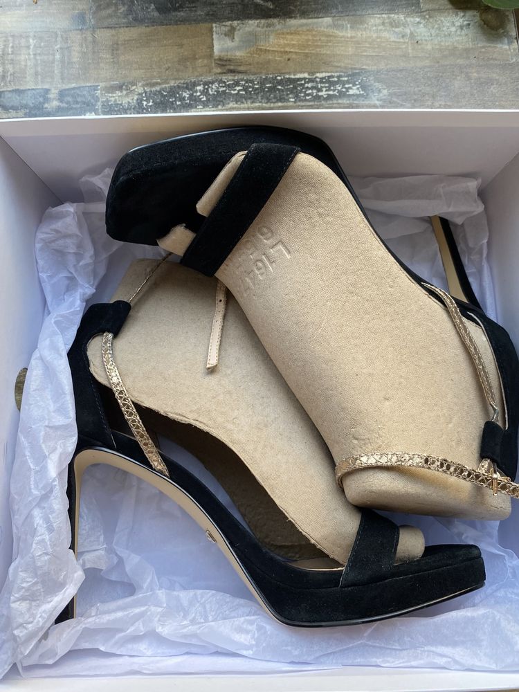 Обувки, сандали GUESS 38 номер