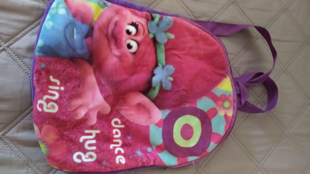 Детски ранички и шапки