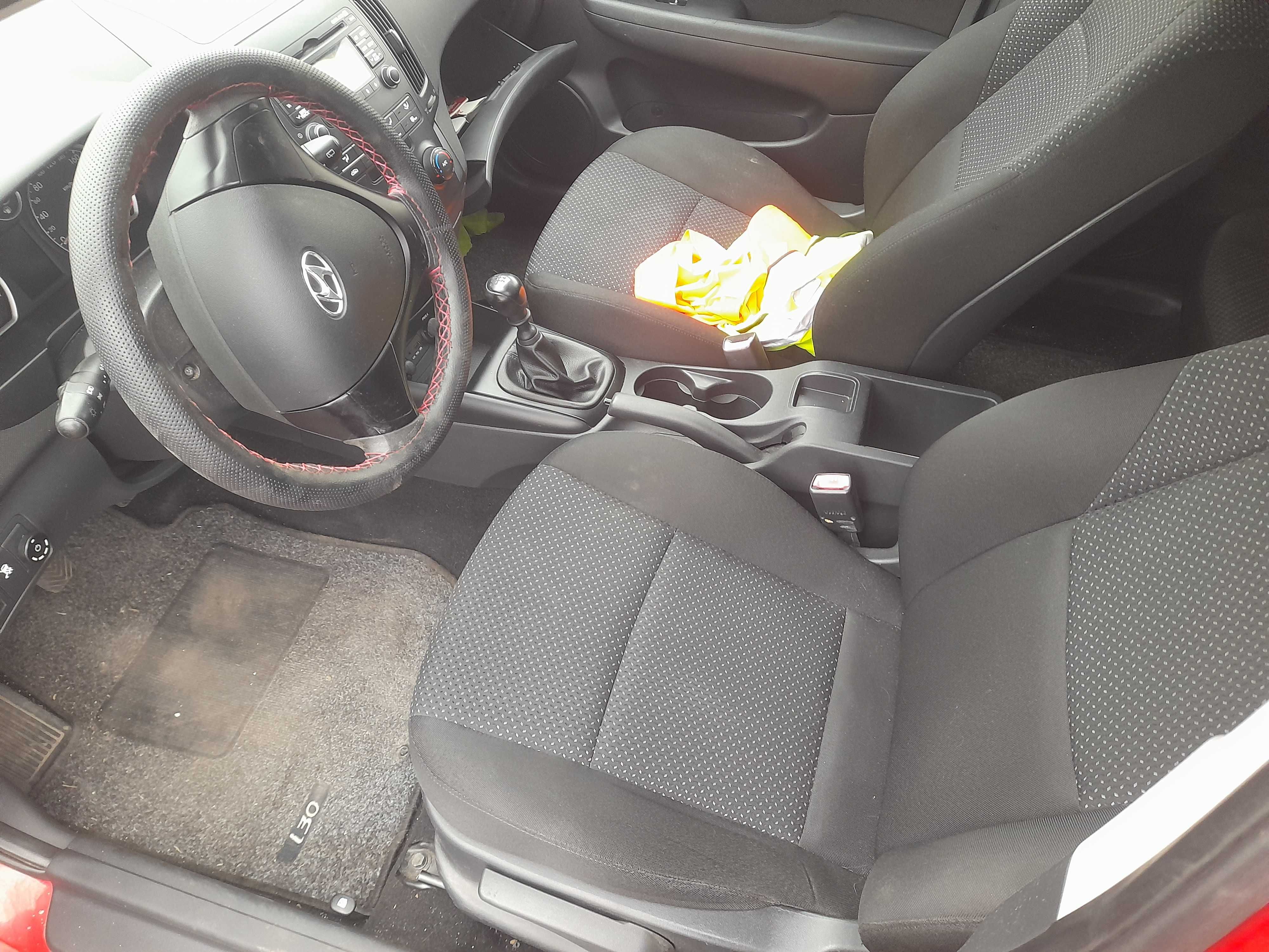 На части! Hyundai i30 1.6i