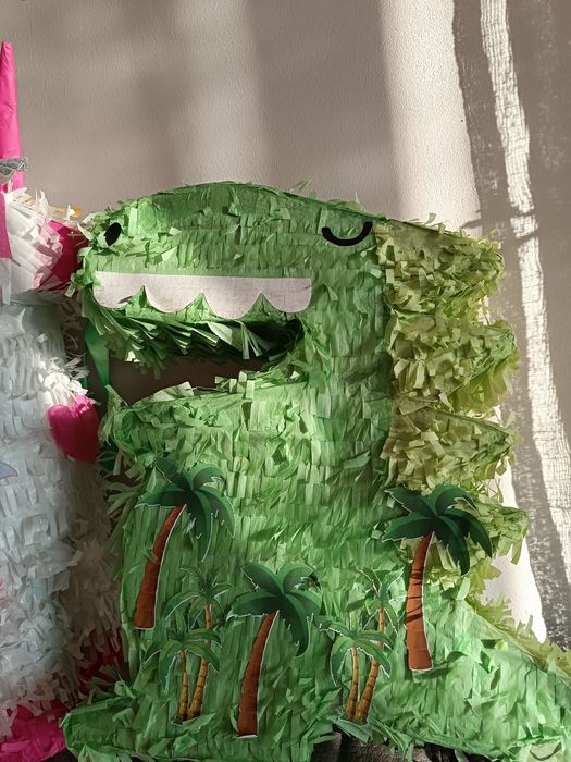 Пинята пони еднорог и динозавър