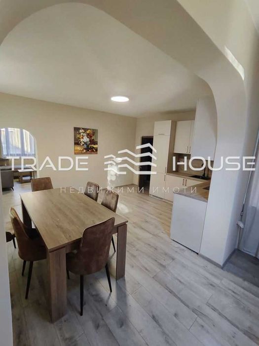 Дава се под наем Многостаен апартамент в Пловдив, Център - 110 кв.м за 918 € - Снимка #2