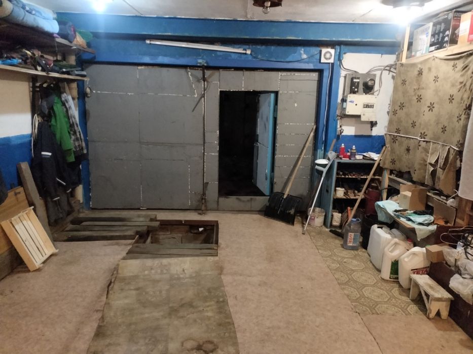 Продам гараж подземный 6*4по ул ,,Розы Люксембург район Гулливера за 9