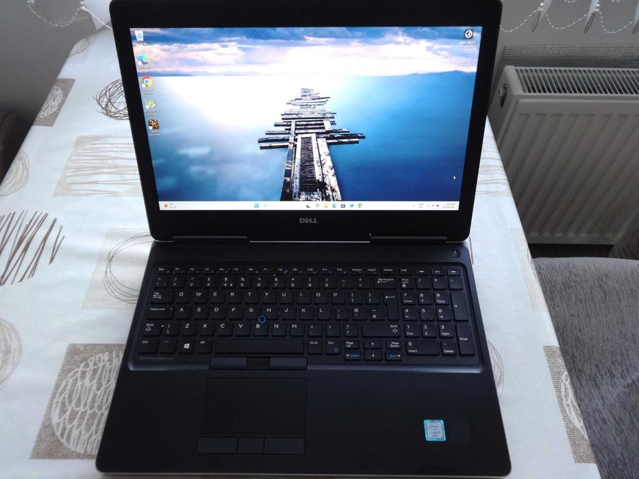 Лаптоп Dell Precision 7510 i5-6300HQ 2.3GHz/RAM16GB/RadeonR9 M375X 2GB