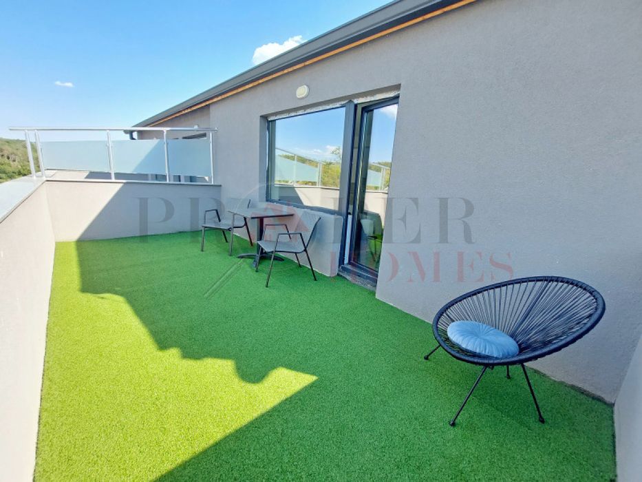 Отличен Мезонет с Две Спални в Центъра