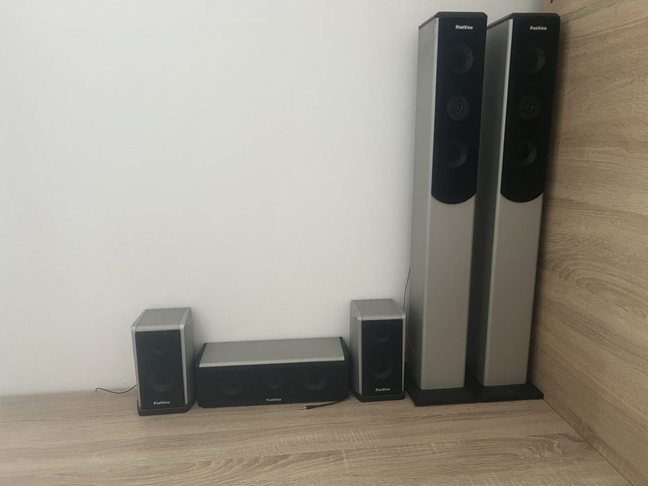 Sistem audio in stare buna cu mici imperfectiuni,au un sunet clar