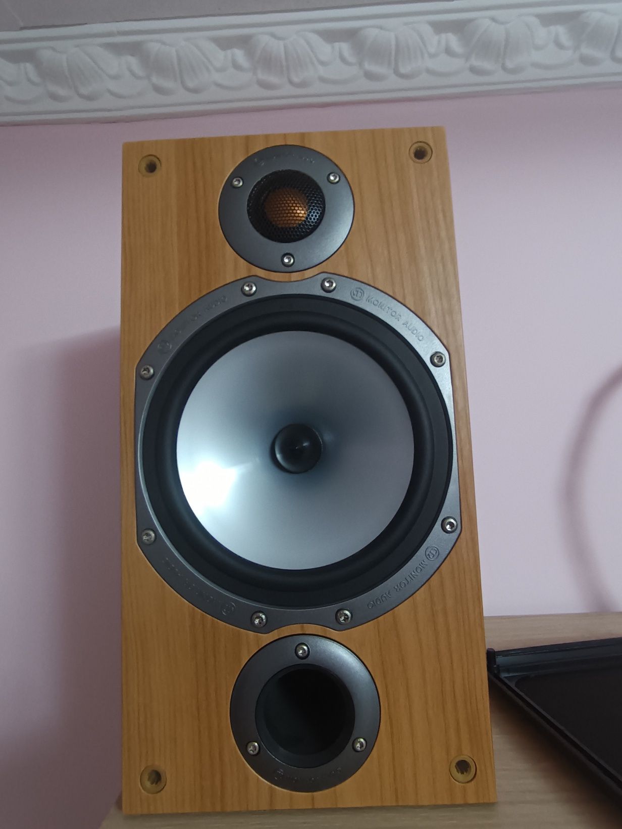 Продавам тонколони Monitor Audio BR2