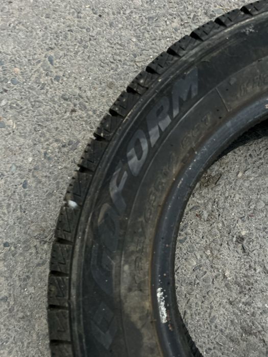Продам парную зимнюю рещину 185/65/14