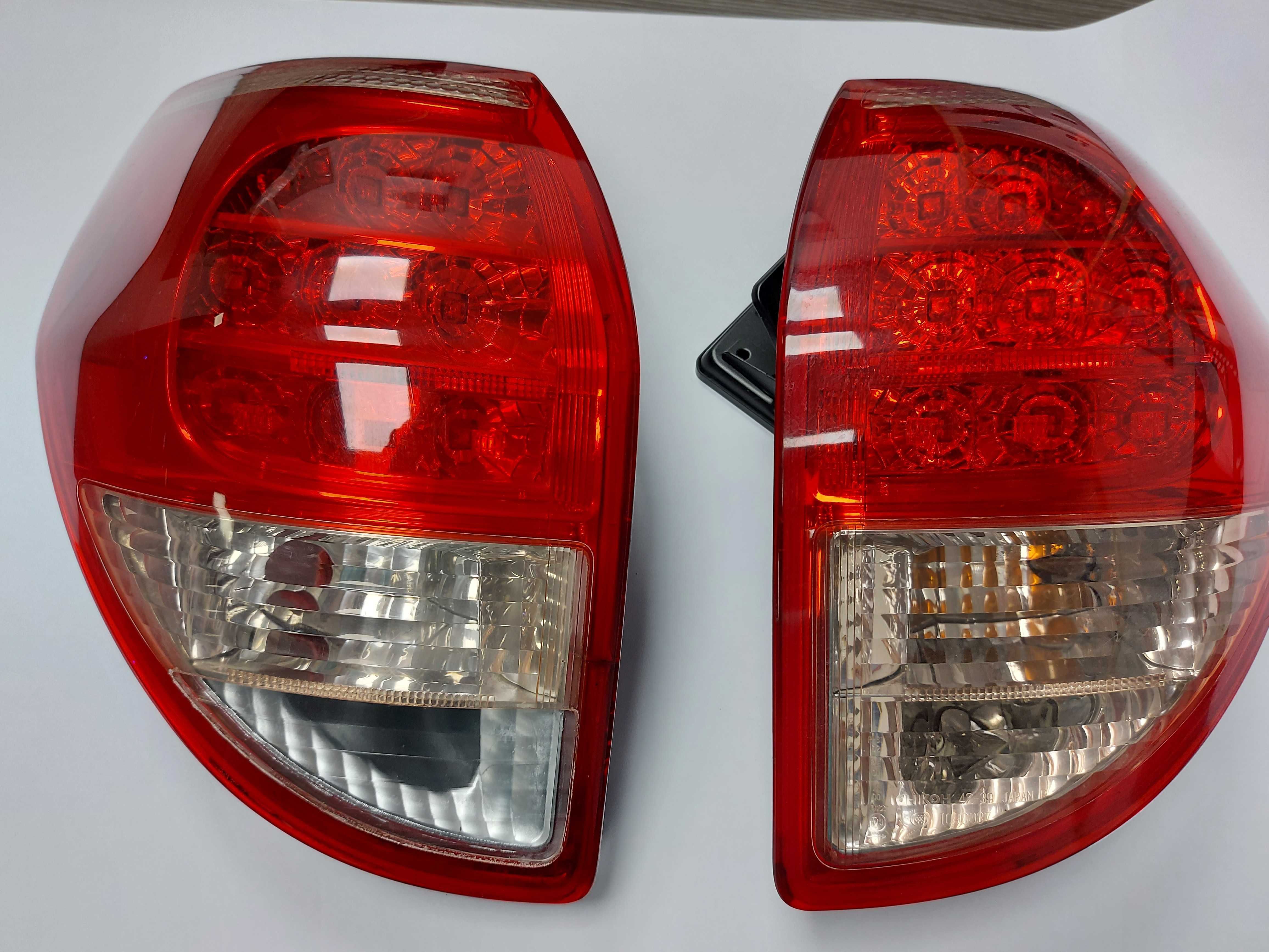 Задние фонари Toyota RAV4