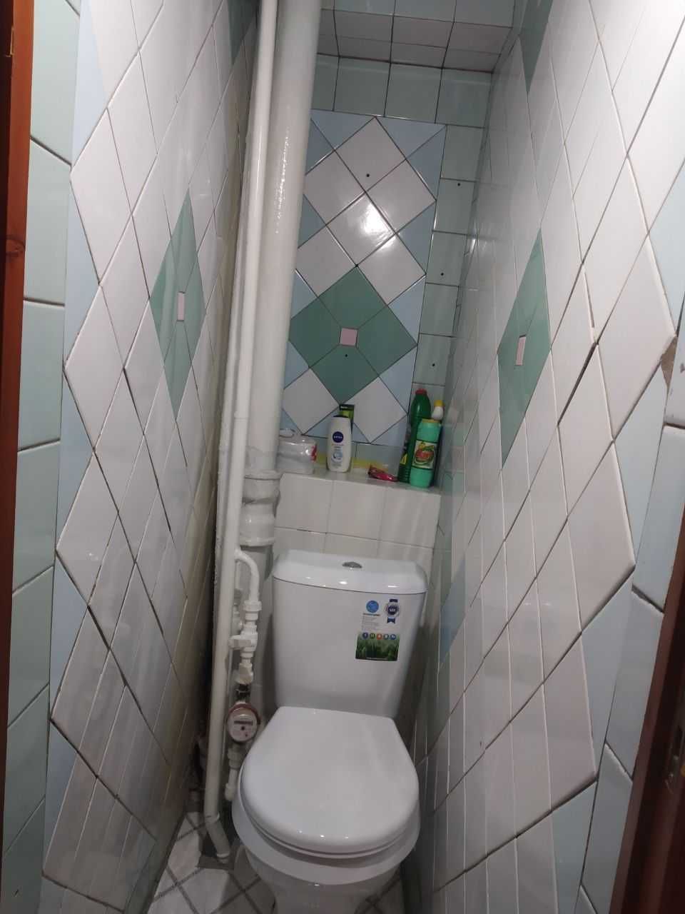 Коракамиш 2/4 да 3 хонали квартира сотилади..