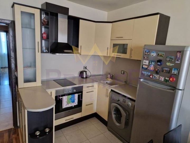 Дава се под наем Двустаен апартамент в Варна, Аспарухово - 65 кв.м за 459 € - Снимка #1