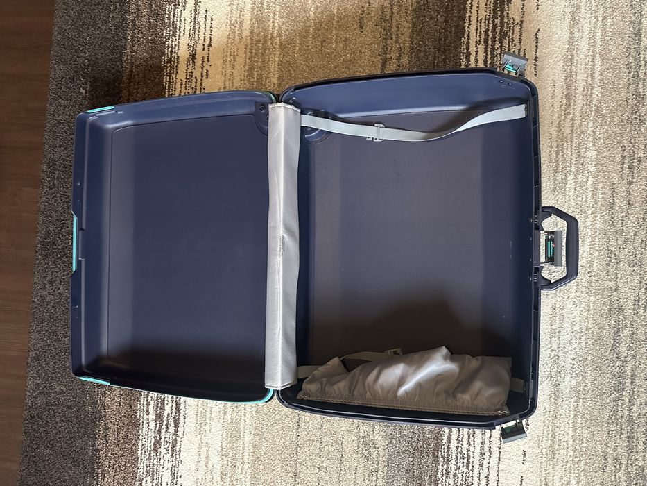 Куфар Samsonite със закопчалки и код