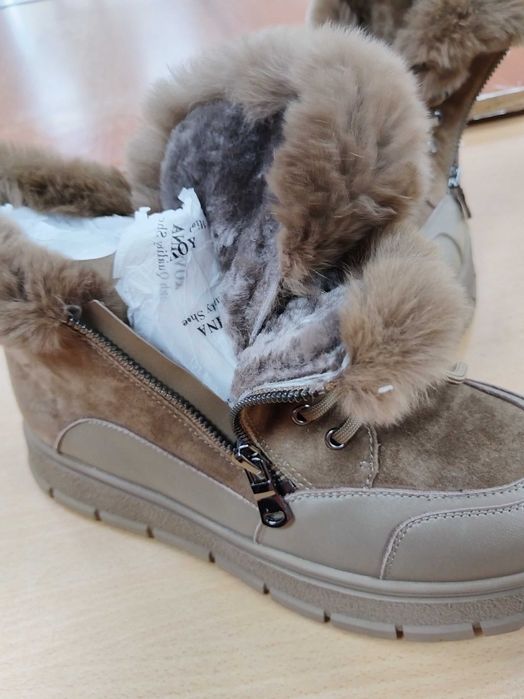 Продам зимние женские ботинки 20 000новые 39р