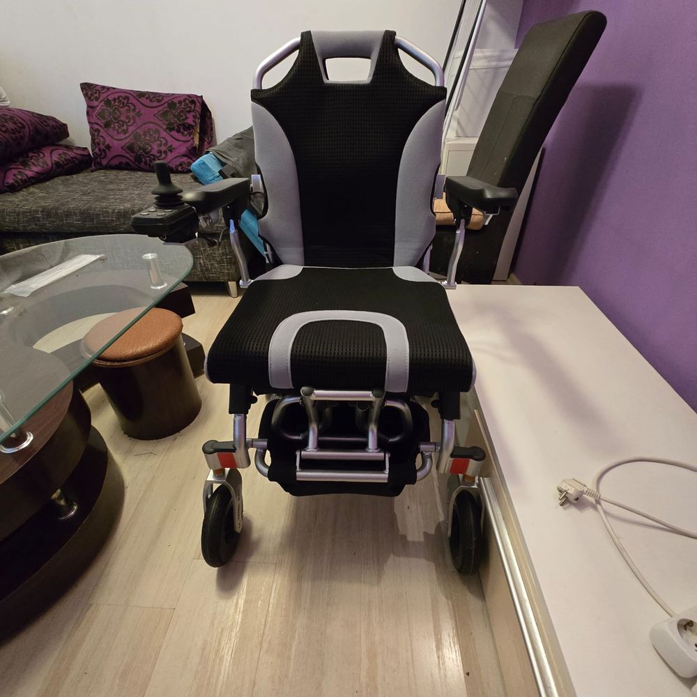 Vand scaun  cu rotile electric pliabil