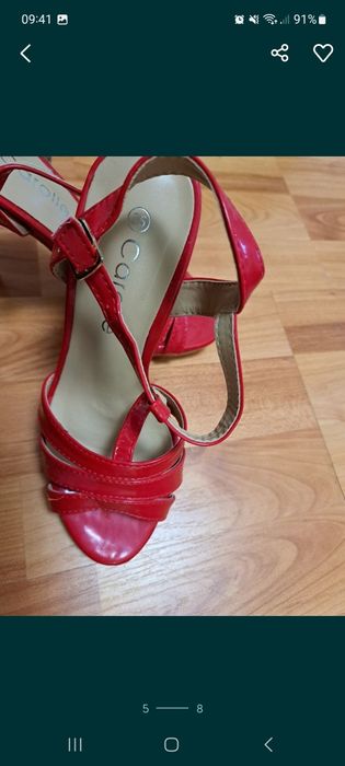 Sandale roșii noi
