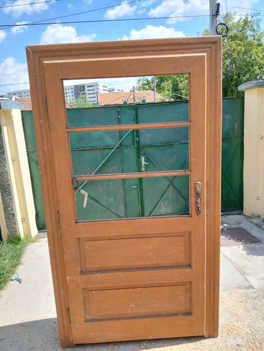 Ușa  lemn  masiv