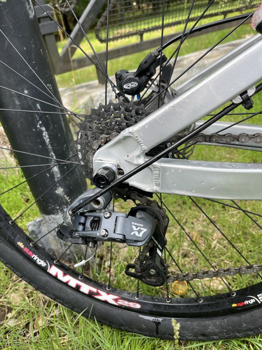 Bicicleta Dirt Banshee (Mythic) AMP marime S