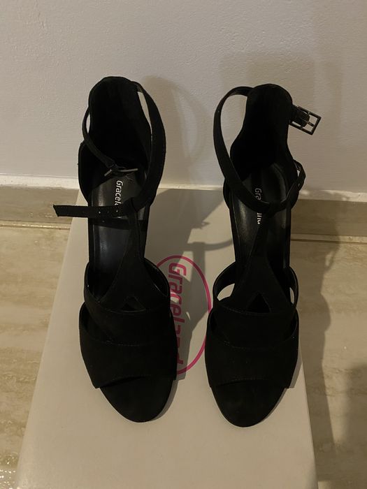 Sandale negre cu toc