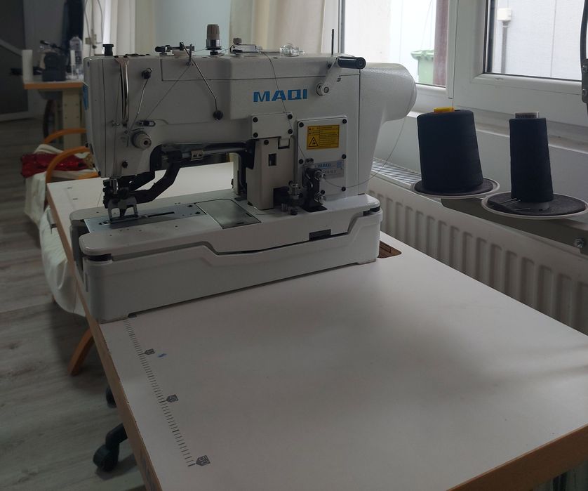 Masina de cusut butoniera usoara cu motor direct drive