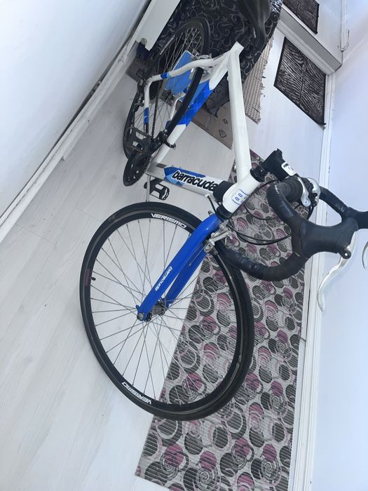 vand bicicleta  stare aproape noua