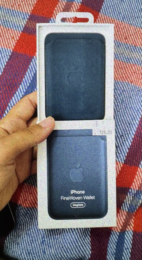 Продам картхолдер для Iphone FineWoven Wallet темно синего цвета