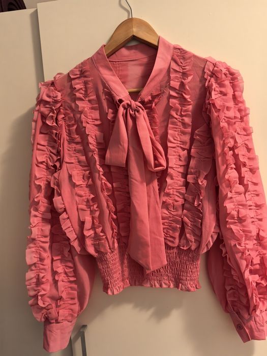 Bluza din voal roz cu croi larg, elastic în talie cu mâneci bufante