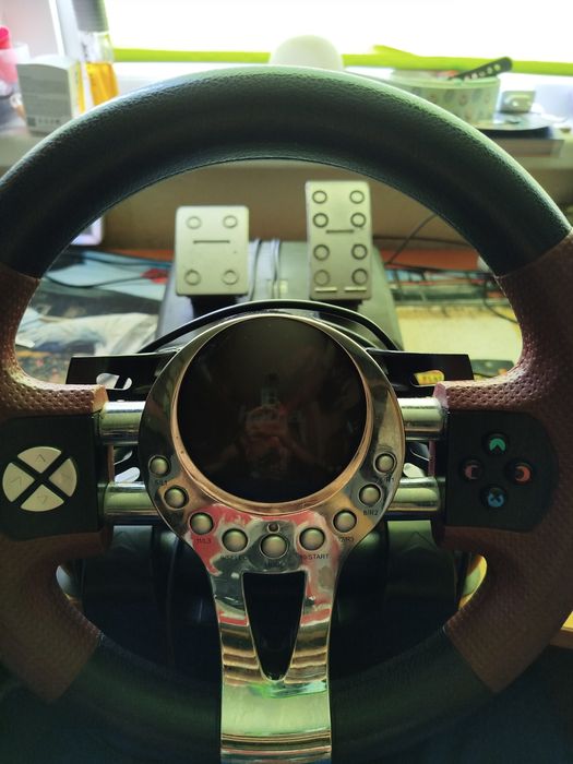 Продавам волан и педали за игри