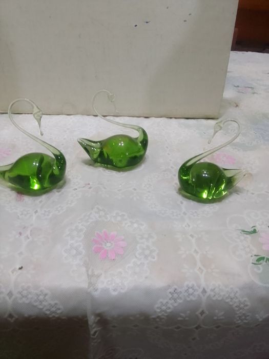Продам лебедей из стекла.