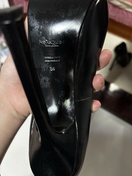 Pantofi originali cu mici defecte