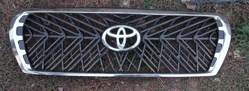 Решётка на Toyota Land Cruiser 200