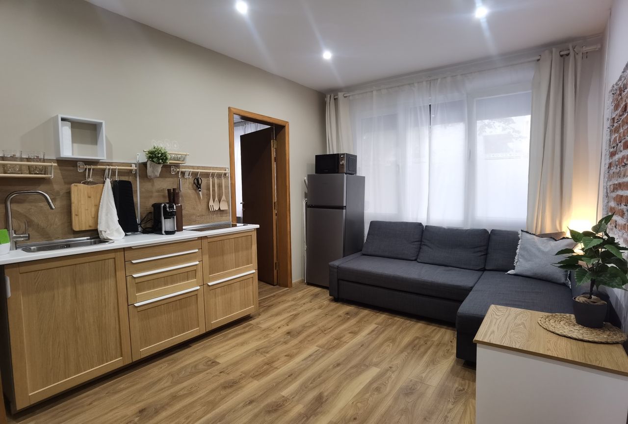 Дава се под наем Двустаен апартамент в София, Борово - 40 кв.м за 600 € - Снимка #1