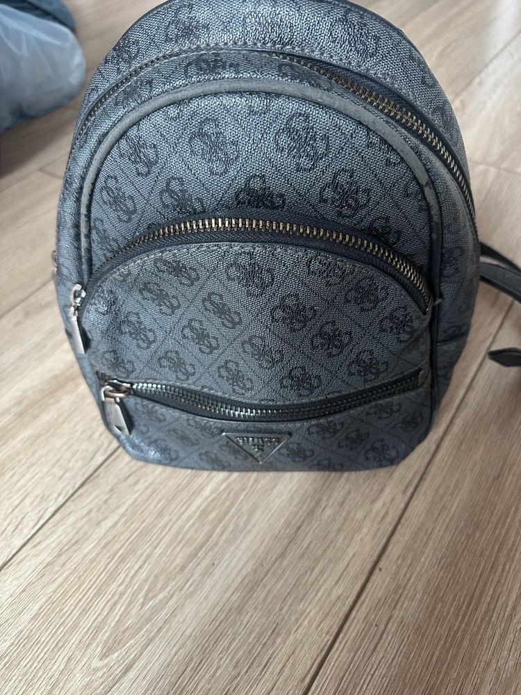 Дамска раница Guess